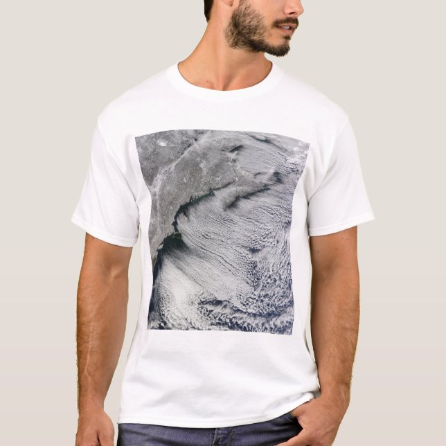 Wolken über den Himmel des Nordatlantiks T-Shirt (Vorderseite)