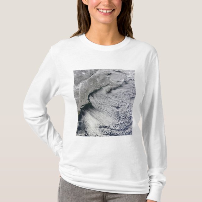 Wolken über den Himmel des Nordatlantiks T-Shirt (Vorderseite)