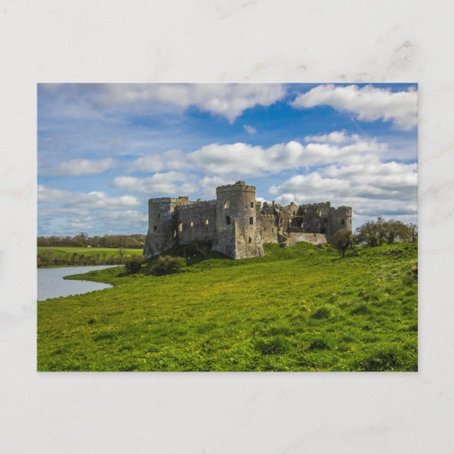 Wolken über der Burg Carew Postkarte (Vorderseite)