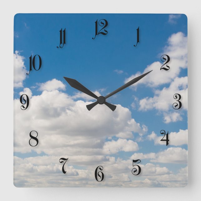 Wolkenblauer Himmel Quadratische Wanduhr (Vorderseite)
