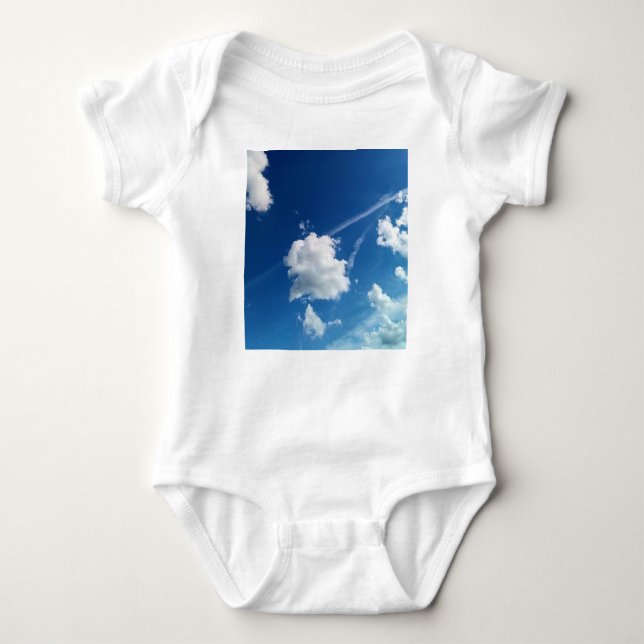 Wolkenflecken Baby Strampler (Vorderseite)