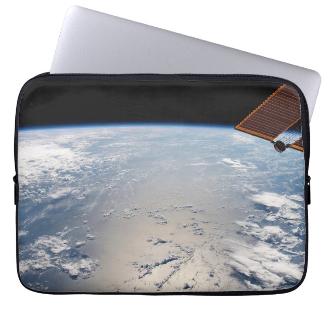 Wolkenformationen rund um den Sonnenuntergang vor  Laptopschutzhülle (Vorderseite)