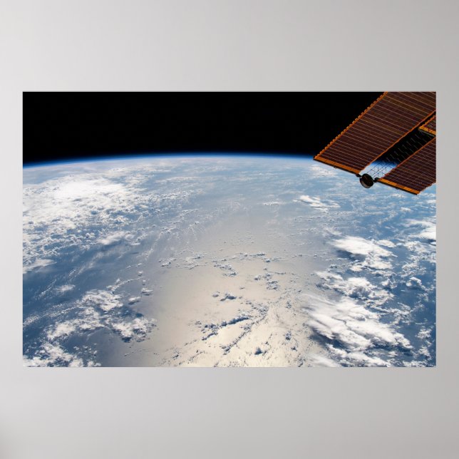 Wolkenformationen rund um den Sonnenuntergang vor  Poster (Vorne)