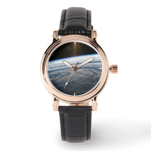 Wolkenkratzer im Südindischen Ozean. Armbanduhr