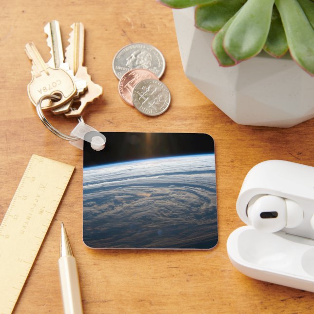 Wolkenkratzer im Südindischen Ozean. Schlüsselanhänger (Schreibtisch)