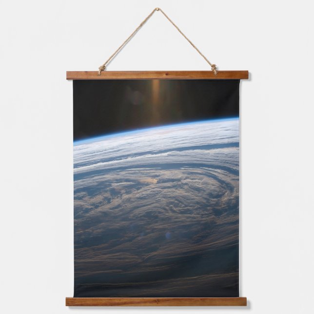 Wolkenkratzer im Südindischen Ozean. Wandteppich Mit Holzrahmen (Vorderseite)