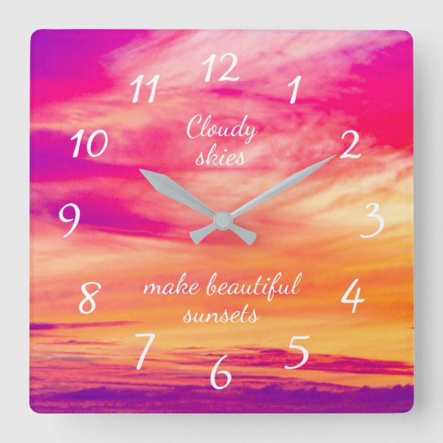 Wolkenkratzer machen schöne Sonnenuntergänge Quadratische Wanduhr (Vorderseite)