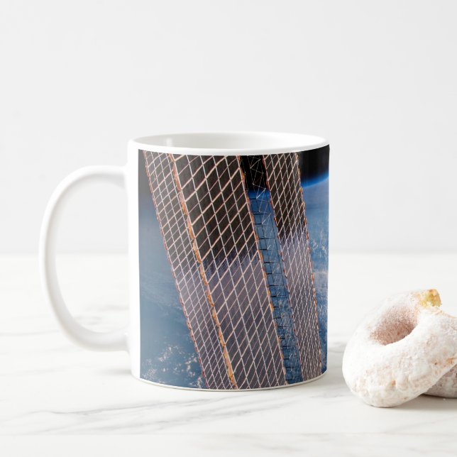 Wolkenkratzer- und Korallenmeere. Kaffeetasse (Mit Donut)