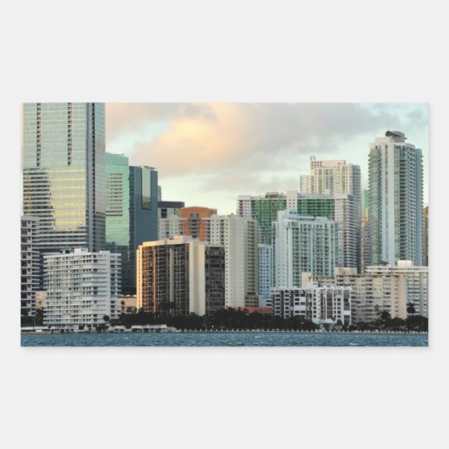 Wolkenkratzer von Miami gegen den Himmel Rechteckiger Aufkleber (Vorderseite)