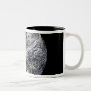 Wolkensimulation der vollen Erde Zweifarbige Tasse