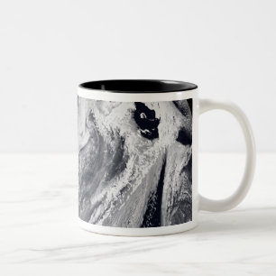 Wolkensimulation eines Singletages Zweifarbige Tasse