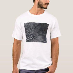 Wolkenturbulenzen über den Kap-Verde Inseln T-Shirt