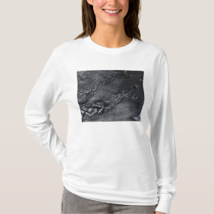 Wolkenturbulenzen über den Kap-Verde Inseln T-Shirt