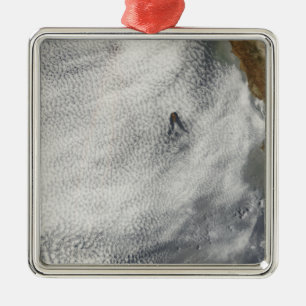 Wolkenturbulenzen und -ruhm vor Guadalupe-Insel Ornament Aus Metall