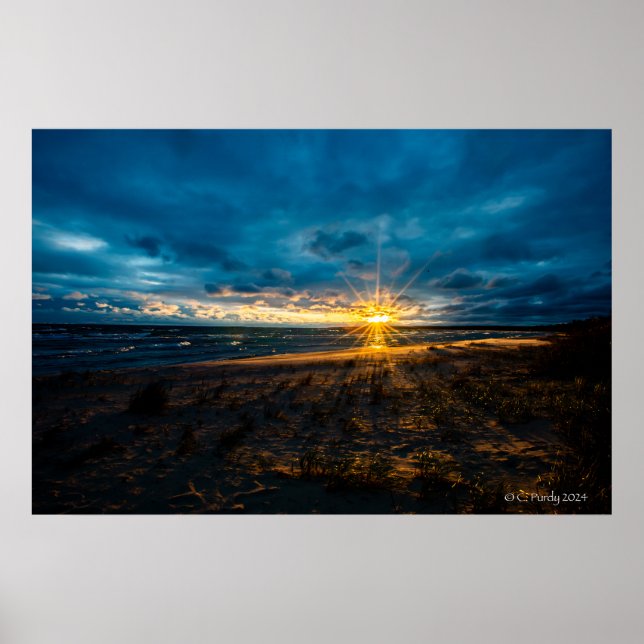 Wolkenuntergang Sonnenaufgang über Hammond Bay Poster (Vorne)
