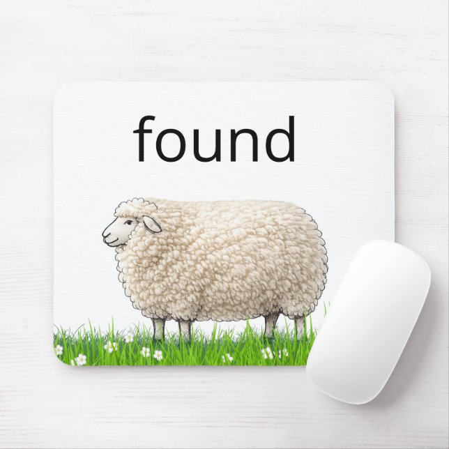 Wollschaf im Gras mit "Gefunden"-Text Mousepad (Mit Mouse)