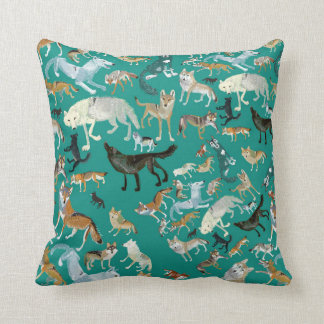 Wolves of the World Green pattern Kissen