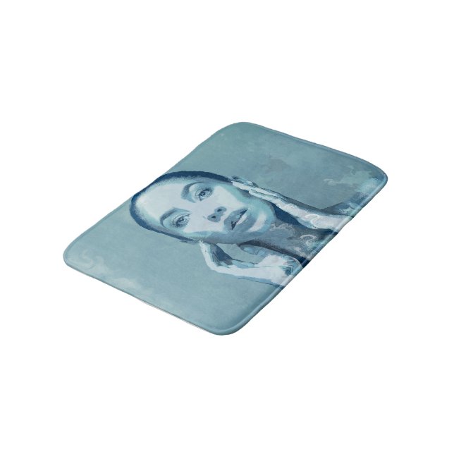 "Woman in Blue" Badematte (Schrägansicht)