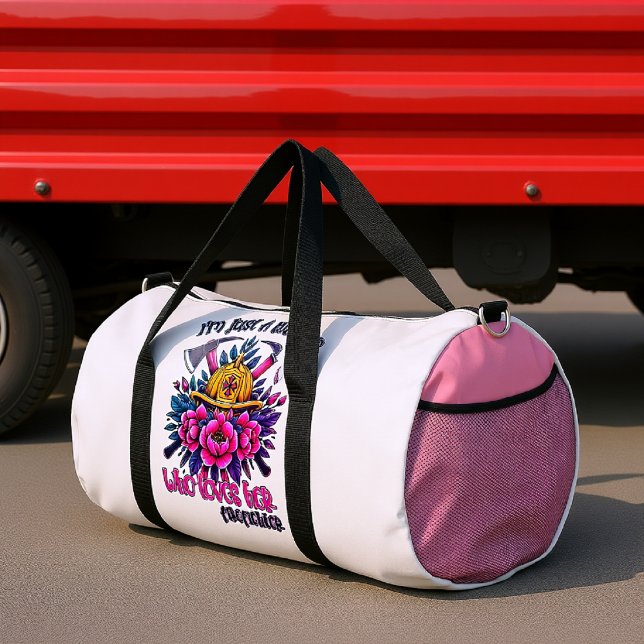 Woman Loves Her Firefighter Hero Duffle Bag (Von Creator hochgeladen)