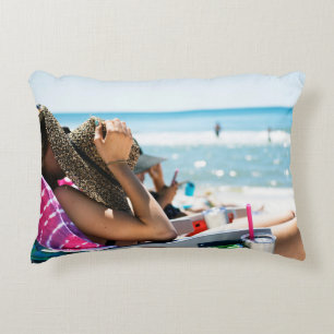 Woman lying on sun lounger covering her face with  dekokissen