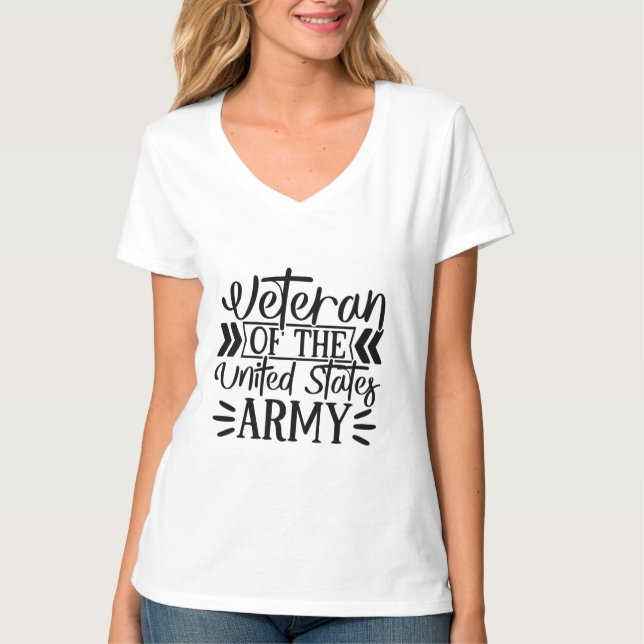 Woman's Army Veteran Proud Military V-Neck T-Shirt (Vorderseite)