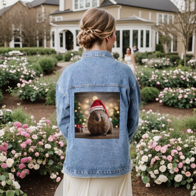 "Wombat Wonderland: Ein gemütlicher Weihnachtsaben Jeansjacke (Hochzeit Rückseite)