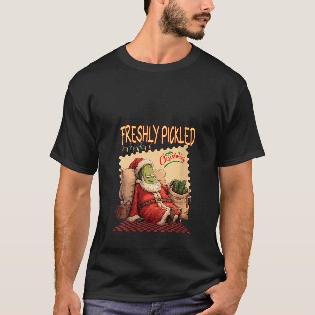 Womens Freshly Pickled Christmas Pickle Santa Funn T-Shirt (Vorderseite)