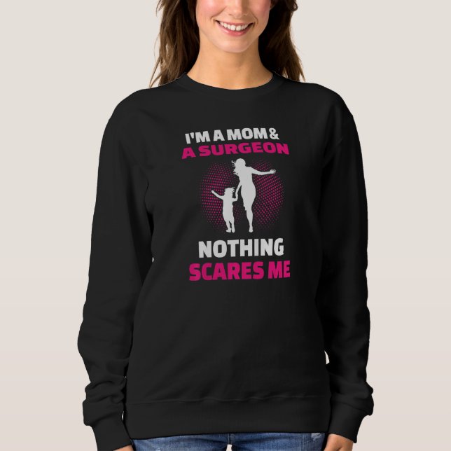 Womens I'm A Mom & A Surgeon Nothing Scares Me Sweatshirt (Vorderseite)
