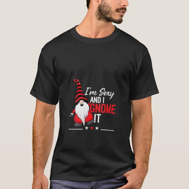 Womens Red Gnome I m Sexy And I Gnome It V Neck  T-Shirt (Vorderseite)