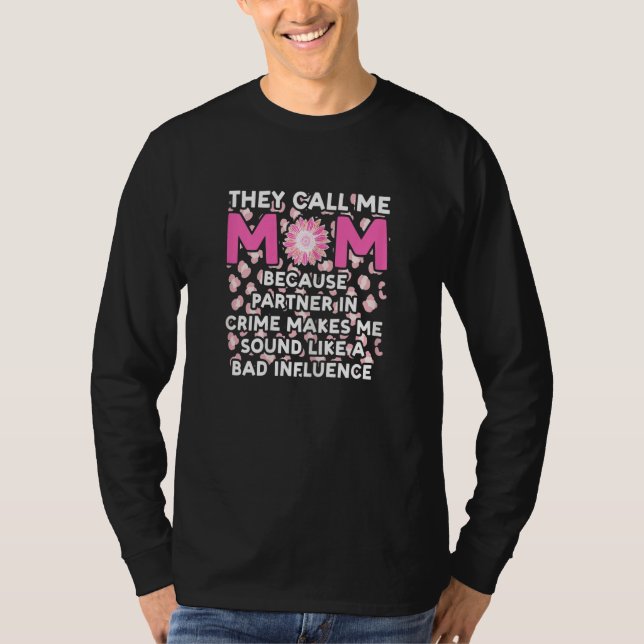 Womens they call me mom because partner in crime m T-Shirt (Vorderseite)