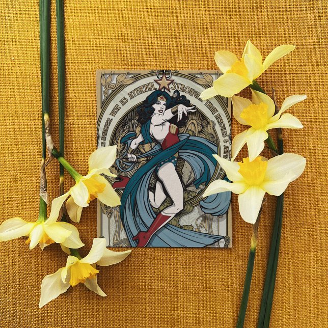 Wonder Woman Art Nouveau Panel Postkarte (Postcard on table)