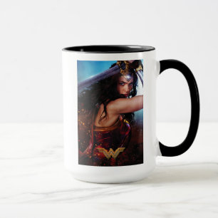 Wonder Woman blockiert mit Schwert Tasse