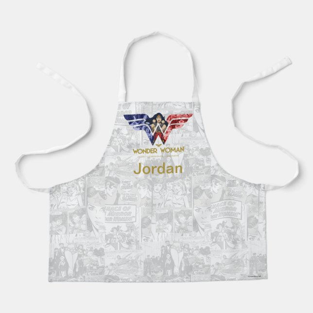 Wonder Woman Crossed Arms in Logo Collage Schürze (Vorderseite)
