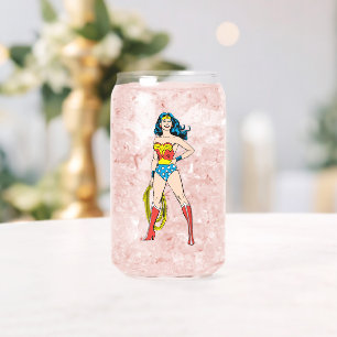 Wonder Woman debout