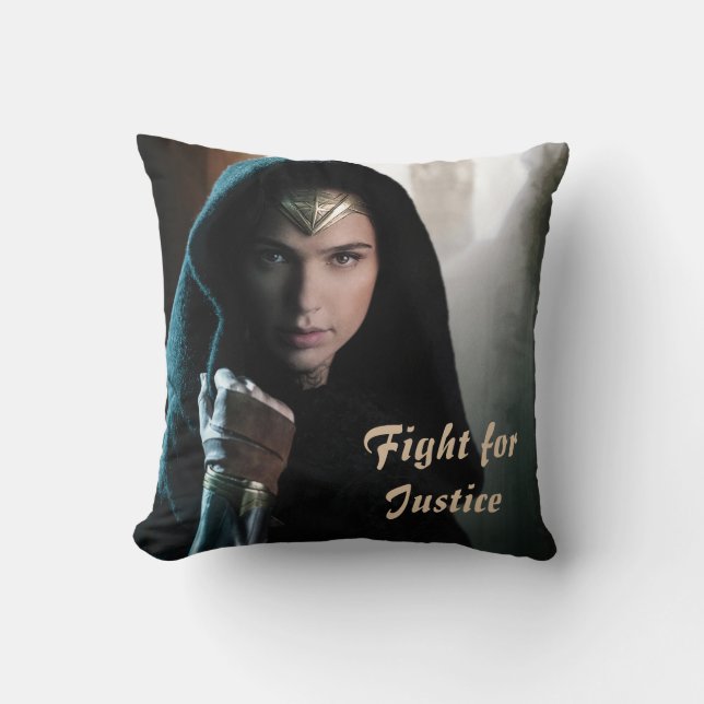 Wonder Woman in Cloak Kissen (Vorderseite)
