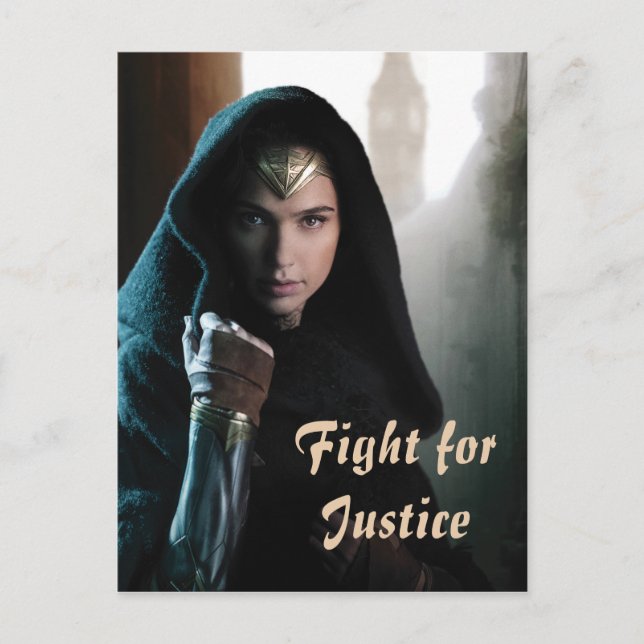 Wonder Woman in Cloak Postkarte (Vorderseite)