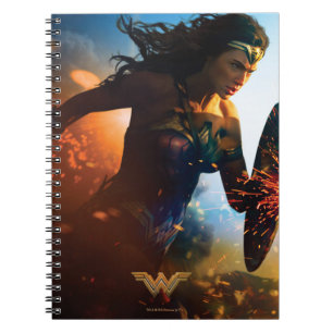 Wonder Woman läuft auf dem Schlachtfeld Notizblock