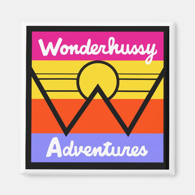 Wonderhussy Adventures Sunset Mountain Logo Magnet (Vorne)