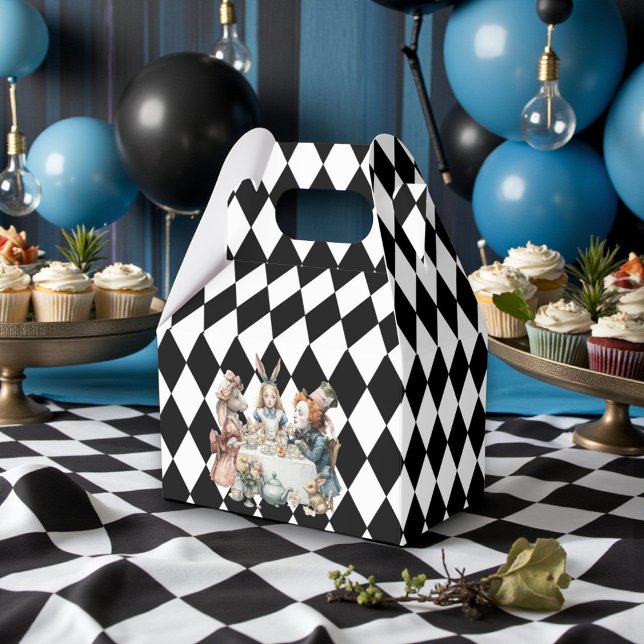 Wonderland with Black White Diamonds Birthday Geschenkschachtel (Von Creator hochgeladen)