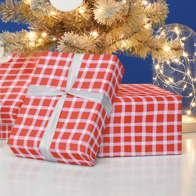 Wonky Red und Pink Gingham Christmas Picnic Geschenkpapier (Feiertage)