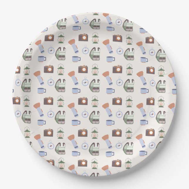 Woodland Adventure erwartet Camping Baby Shower Pappteller (Vorderseite)