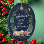 Woodland Animals Baby's First Christmas Keramik Ornament<br><div class="desc">Niedliche Waldtiere für einen kleinen Jungen zu Weihnachten. Unsere niedliche Waldszene mit einem Bier- und Bäume-Set auf blauem Sternenhimmel. Matching Artikel in unserem Shop erhältlich.</div>