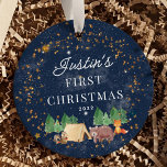 Woodland Animals Baby's First Christmas Keramik Ornament<br><div class="desc">Niedliche Waldtiere für einen kleinen Jungen zu Weihnachten. Unsere niedliche Waldszene mit Bier und Bäumen. Matching Artikel in unserem Shop erhältlich.</div>