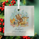 Woodland Animals Baby's First Christmas Ornament Aus Glas<br><div class="desc">Niedliche Waldtiere für einen kleinen Jungen zu Weihnachten. Unsere niedliche Waldszene mit Bier,  Reh,  Fuchs,  Eule,  Waschbär und Elch. Matching Artikel in unserem Shop erhältlich.</div>