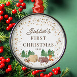 Woodland Animals Baby's First Christmas Ornament Aus Metall<br><div class="desc">Niedliche Waldtiere für einen kleinen Jungen zu Weihnachten. Unsere niedliche Waldszene mit Bier und Bäumen. Matching Artikel in unserem Shop erhältlich.</div>