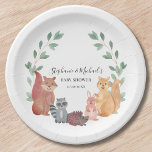 Woodland Animals Couple's Baby Shower Pappteller<br><div class="desc">Die Teller dieser Waldtierpaare mit Babydusche sind mit niedlichen Aquarellwäldern und Grünpflanzen dekoriert. Fuchs,  Raccoon,  Igel,  Hase und Eichhörnchen sind von einer rustikalen Vegetation umgeben. Einfach anpassbar. Original Wasserfarbe © Michele Davies.</div>