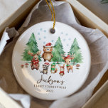 Woodland Baby's 1ST Christmas 2 Sided Foto Keramik Ornament<br><div class="desc">Einfach perfekt Baby's First Weihnachtsschmuck mit einer süßen Aquarellwald-Szene mit niedlichen kleinen Waldtieren in rot-grünen Hüten und Schals gekleidet. auf die Rückseite gedreht,  um Ihr Foto hinzuzufügen, </div>
