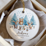Woodland Baby's 1ST Christmas 2 Sided Foto Keramik Ornament<br><div class="desc">Einfach perfekt Baby's First Christmas Ornament mit einer süßen Aquarellwaldszene mit niedlichen kleinen Waldtieren in blauen Hüten und Schals. auf die Rückseite gedreht,  um Ihr Foto hinzuzufügen, </div>
