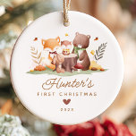Woodland Foto Baby's First Christmas Keramik Ornament<br><div class="desc">Der erste Weihnachtsschmuck dieses niedlichen Babys beherbergt Waldtiere wie Fuchs, Hasen, Eule und Bär. Das Ornament kann leicht mit dem Namen, dem Datum und dem Foto des Babys personalisiert werden. Das Design ist einfach und skurril, die Waldtiere sind um einen Baumstamm angeordnet. Das Ornament ist perfekt, um das erste Weihnachtsfest...</div>