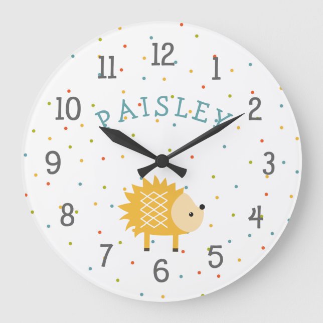 Woodland Igel Baby Kinderzimmer Uhr mit Name (Vorderseite)